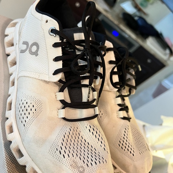 On Running White Athletic Shoes with Mesh Upper and Cushioned Sole - Picture 3 of 6